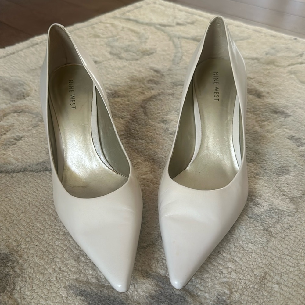 Nine West white cream color leather shoes, size 8.5